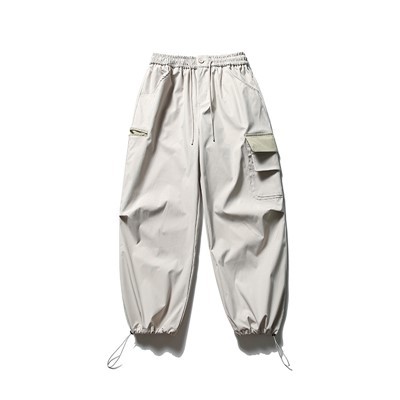 Pantaloni bianchi con risvolto
